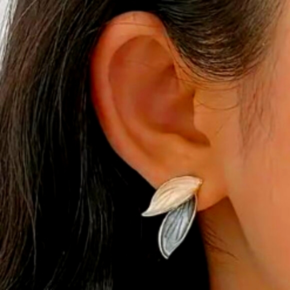 ♥️5 for $25♥️ Tree Leaf Stud Earrings / Blue-White / 925 SS ear needles - Picture 3 of 7